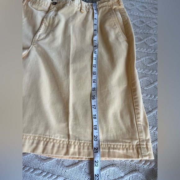 IZOD Saltwater Chinos Light Yellow Flat Front Dress Shorts Men’s Size 40W - Picture 15 of 15